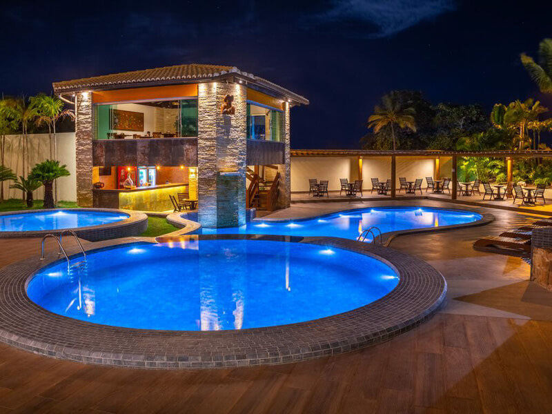 Bar, Restaurante e Piscina