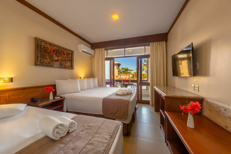 Suíte Triplo Deluxe Quinta do Sol Praia Hotel