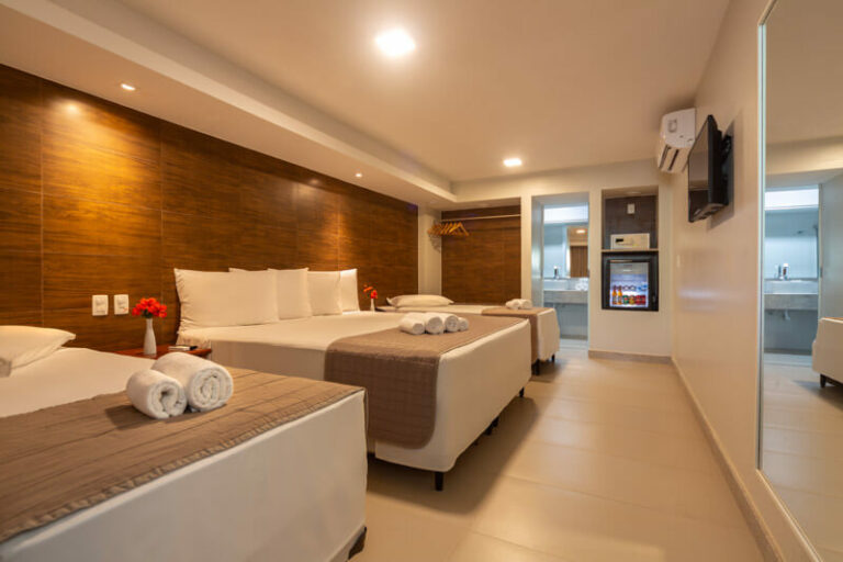 Suíte Quadruplo Standard Quinta do Sol Praia Hotel
