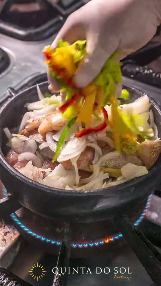 Moqueca de peixe com arroz e pirão